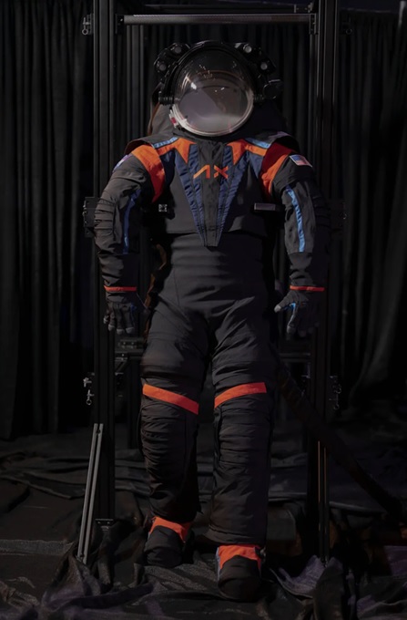 FIGURA 1 - Prototipo del traje espacial AxEMU, Seleccionado por NASA para el proyecto lunar Artemis III. Foto de Axiom Space. FIGURA 1 - Prototipo del traje espacial AxEMU, Seleccionado por NASA para el proyecto lunar Artemis III. Foto de Axiom Space.