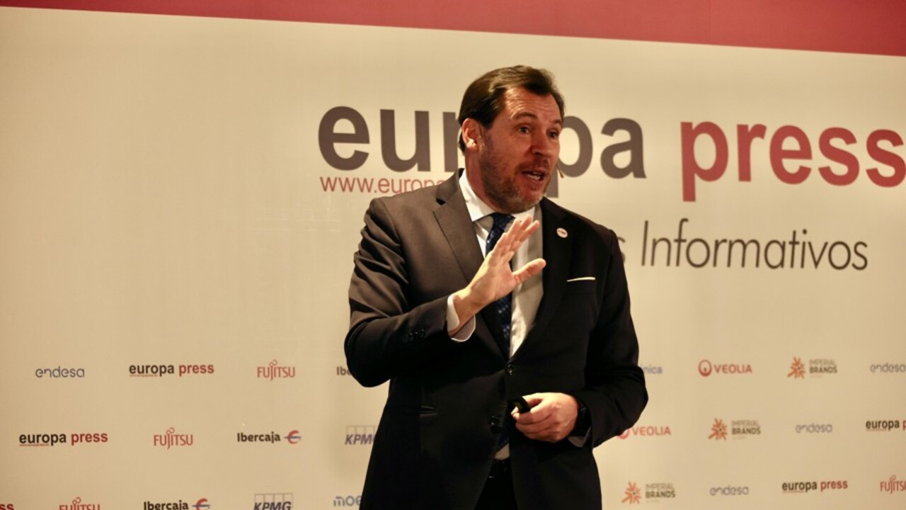 Óscar Puente presenta un ambicioso plan de AVE e infraestructuras, sin presupuestos ni fechas concretas