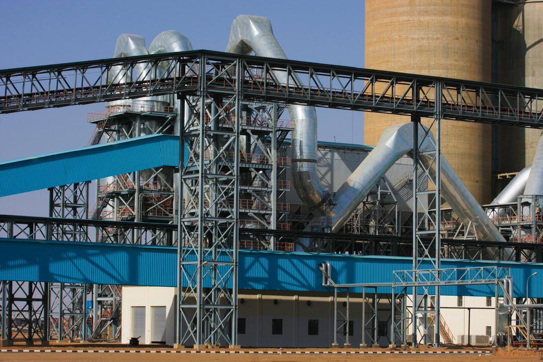Industria y edificios del sector terciario recibirán 500 millones en ayudas para ahorrar energía