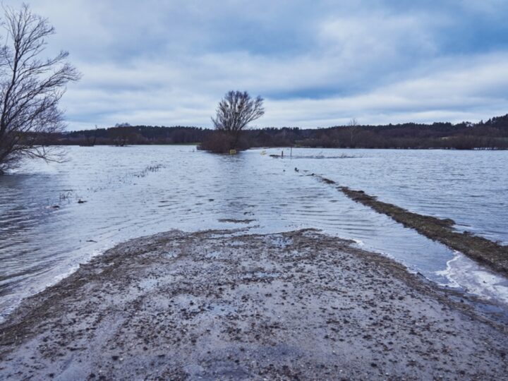 Temporal extraordinario en Cataluña con alerta roja por lluvias torrenciales, ríos desbordados y varios trenes AVE afectados
