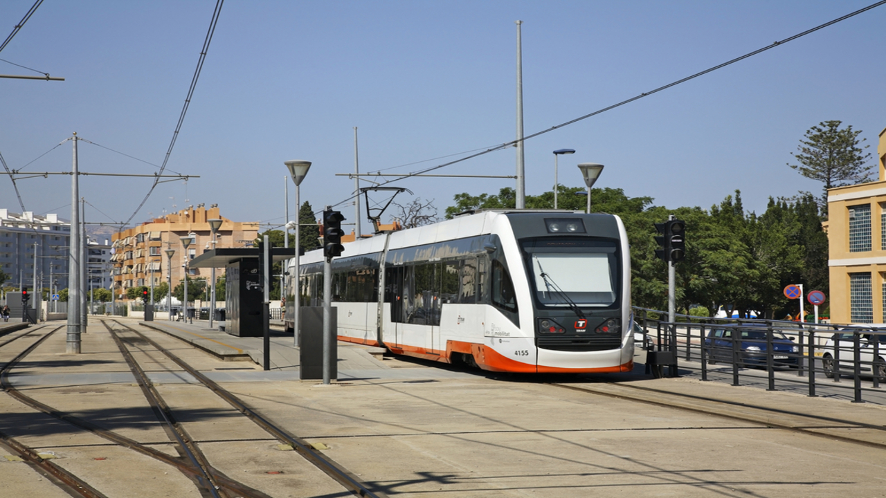 Varios heridos en un nuevo choque de un tren, esta vez contra una grúa en Cartagena