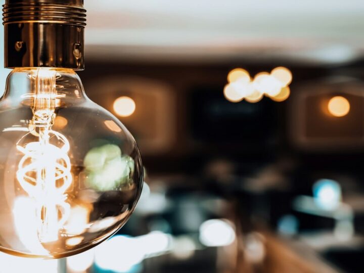 El Gobierno refuerza la protección al consumidor y amplía las opciones para contratar la luz
