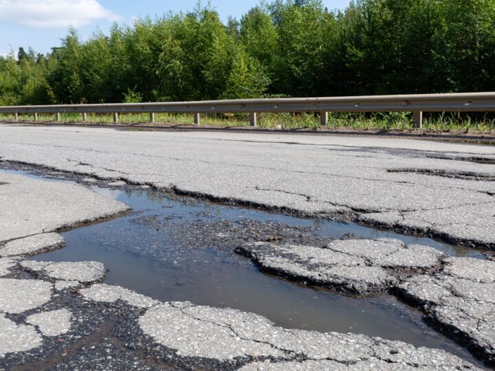 El Gobierno autoriza 1.006 millones para conservar carreteras, una cantidad muy insuficiente ante el deterioro de la red