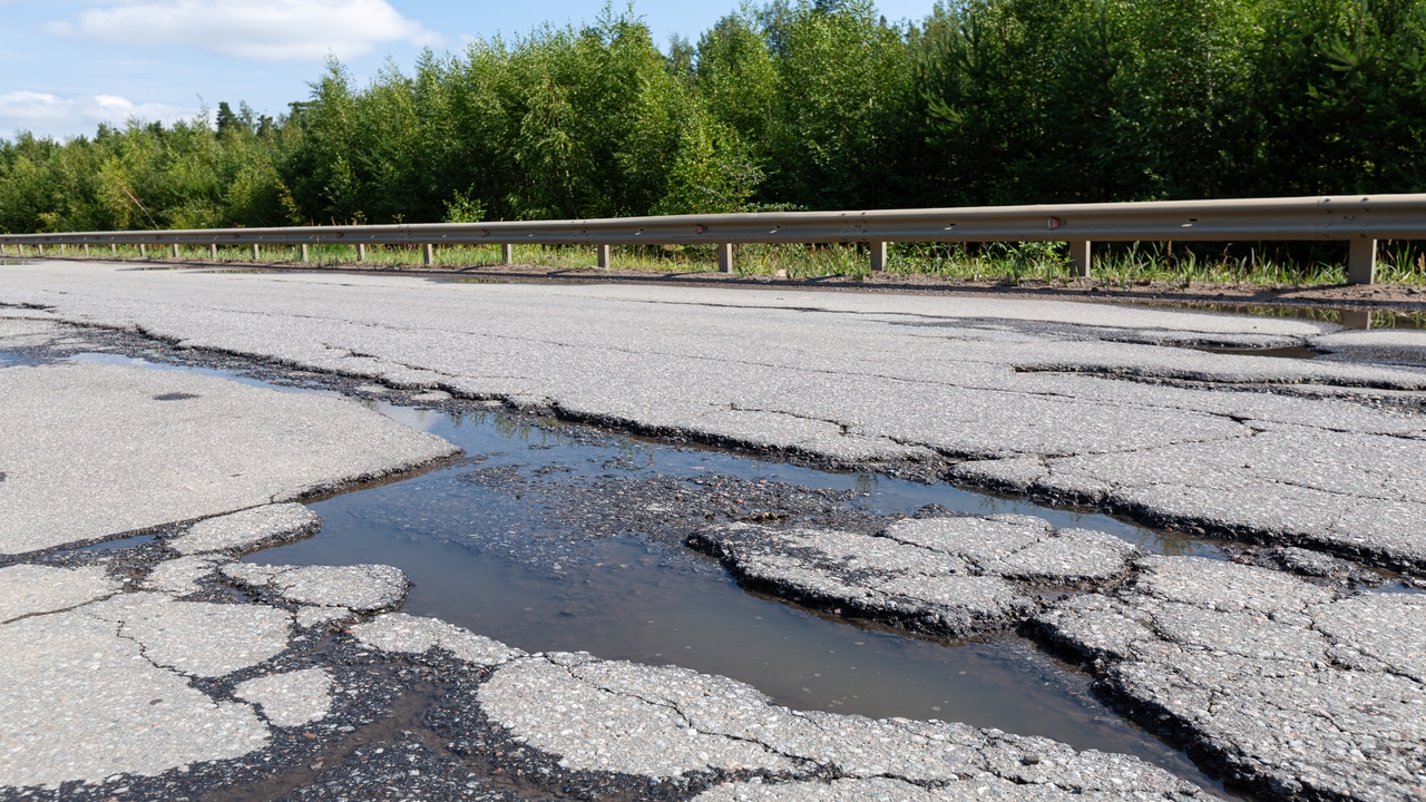 El Gobierno autoriza 1.006 millones para conservar carreteras, una cantidad muy insuficiente ante el deterioro de la red