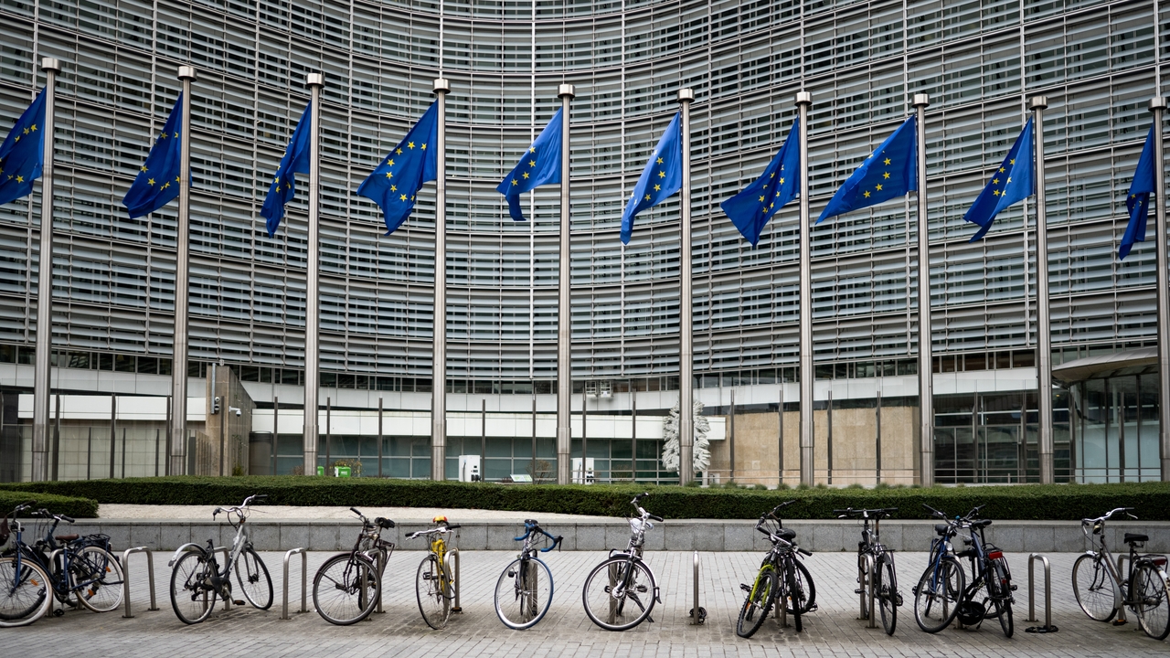 Bruselas retrata las carencias energéticas españolas con mucha renovable, poca red, escaso almacenamiento y una electrificación estancada