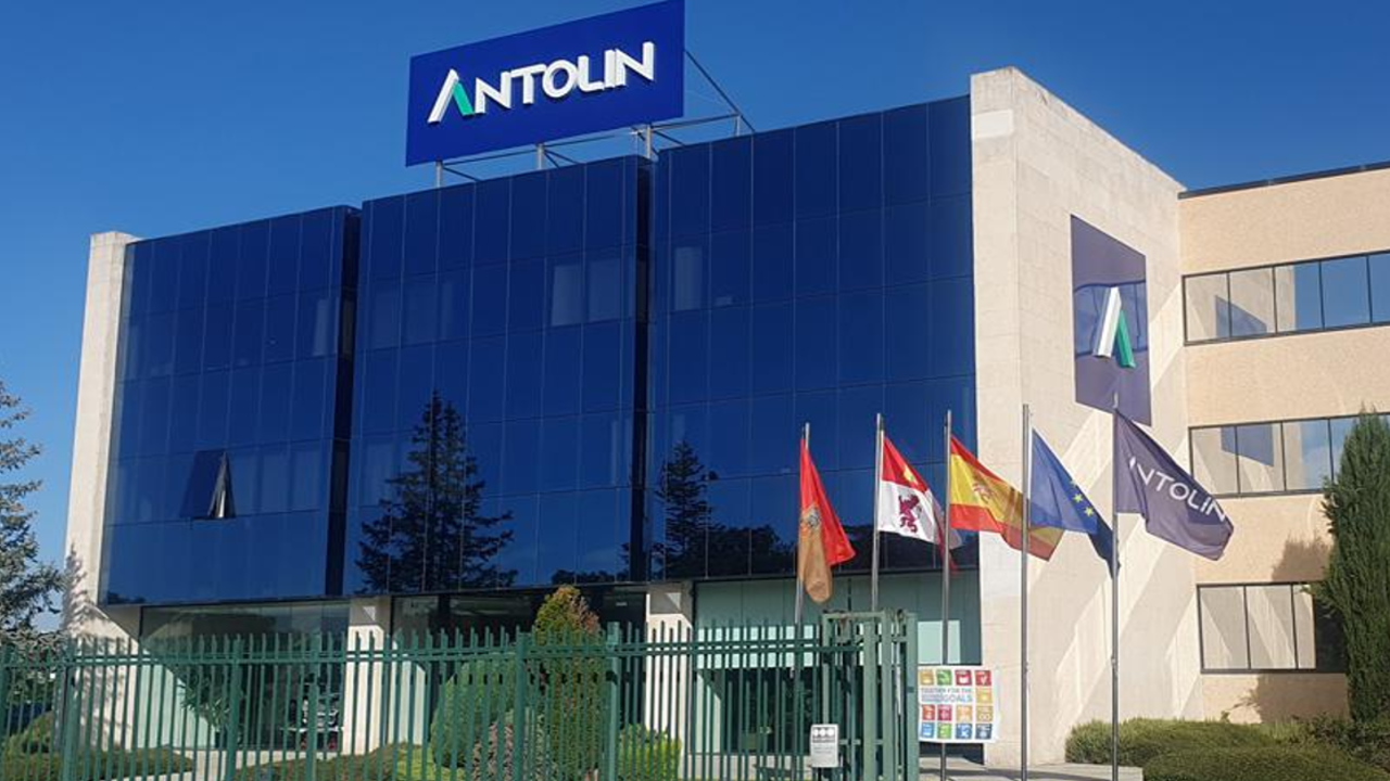 Antolin busca una solución para su futuro con una deuda que supera los 1.000 millones