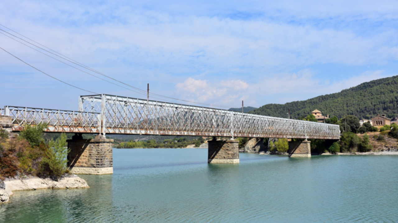 El futuro puente atirantado del embalse de La Peña en Huesca supera las pruebas del túnel de viento