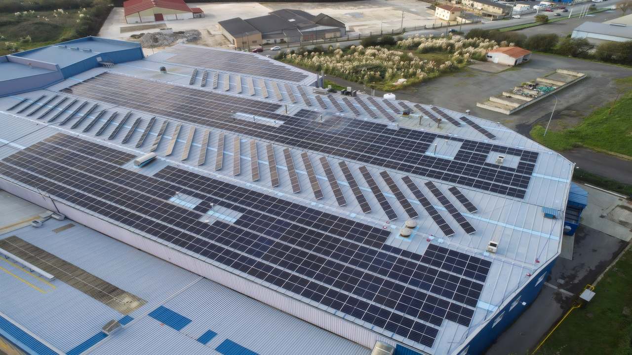 El Gobierno da prioridad en permisos y conexiones eléctricas a los grandes proyectos industriales estratégicos