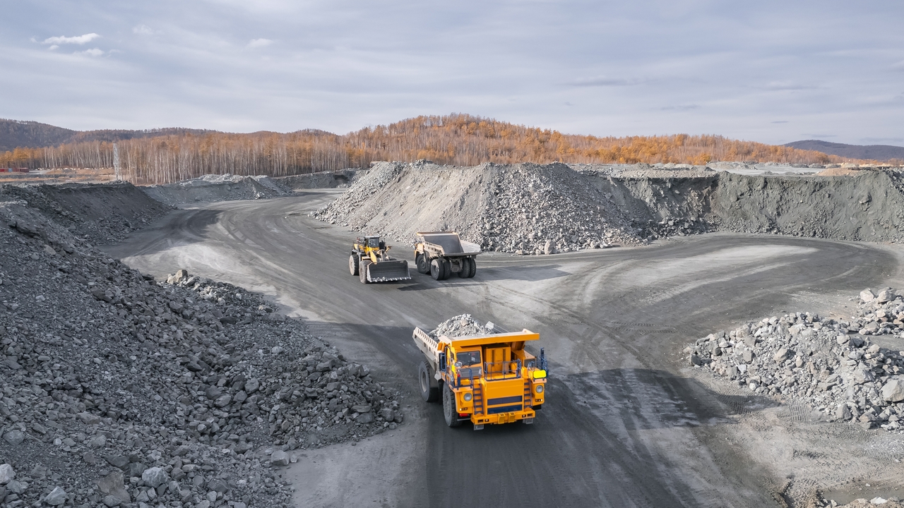 El Gobierno crea una vía rápida para la minería y la industria limpia que no resuelve los principales problemas