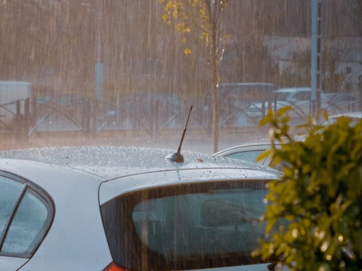 Las lluvias récord en Cataluña paralizan parte del transporte y ponen a prueba el drenaje urbano