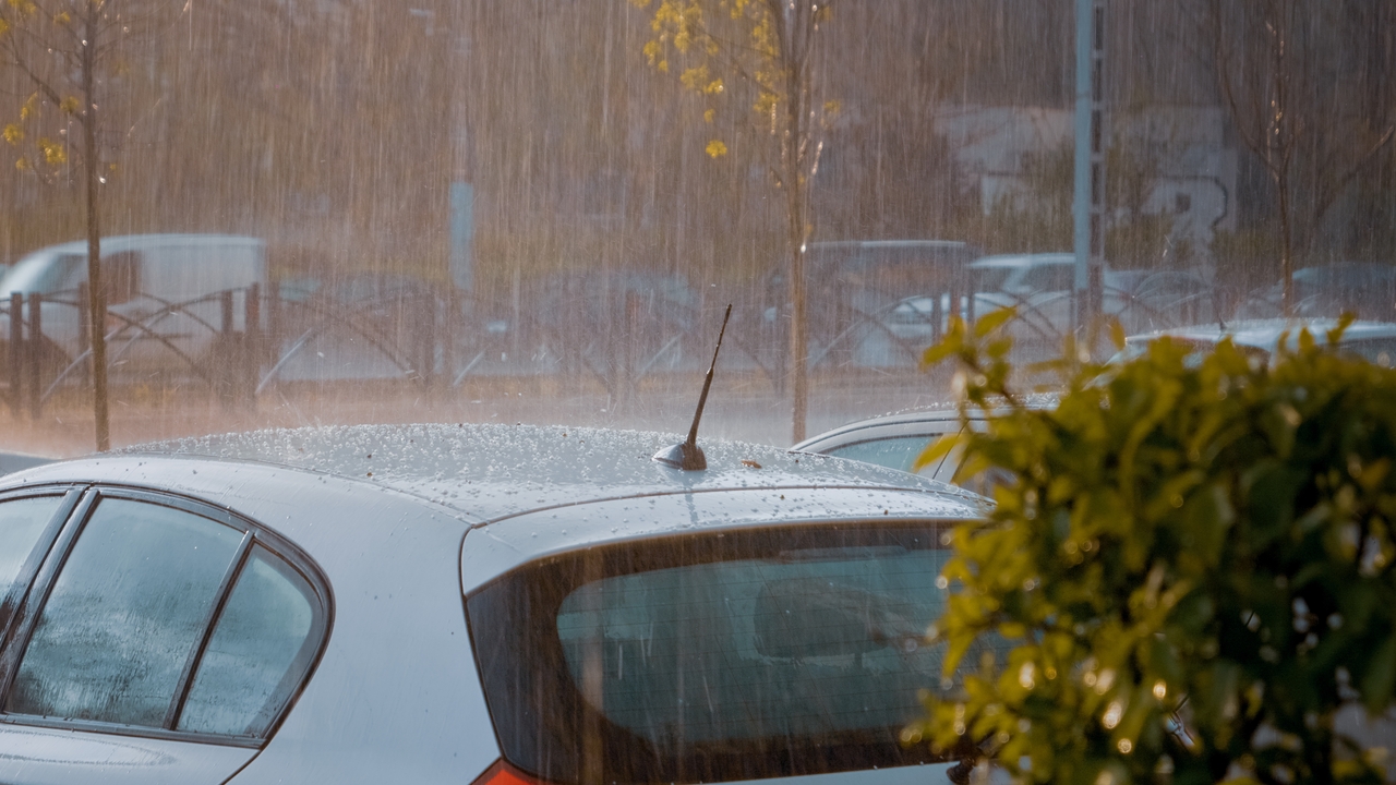Las lluvias récord en Cataluña paralizan parte del transporte y ponen a prueba el drenaje urbano